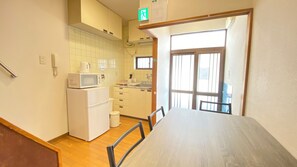 Room, Multiple Beds, Kitchenette, Ground Floor - AkiraHome Tsutenkaku West (Osaka)