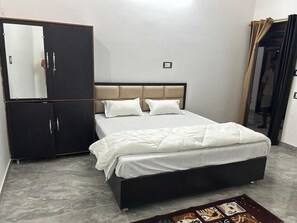 أسرّة قابلة للطي وواي فاي مجانًا وملاءات أسرّة