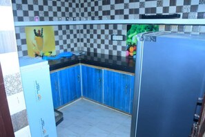 Shared kitchen - Shri Narayanam Guest House & Home Stay (Faizabad)