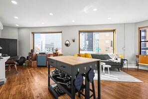 Interior - Downtown Denver Suite - Skyline Views (Denver)