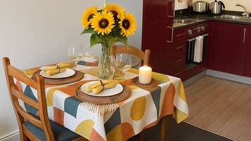 Apartment, 1 Bedroom, Balcony | Dining room