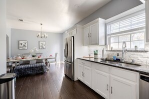 電子レンジ、オーブン、コンロ、食器洗い機