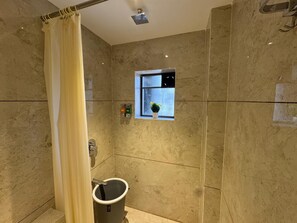 Premium Triple Room | Bathroom | Shower, towels, soap, shampoo