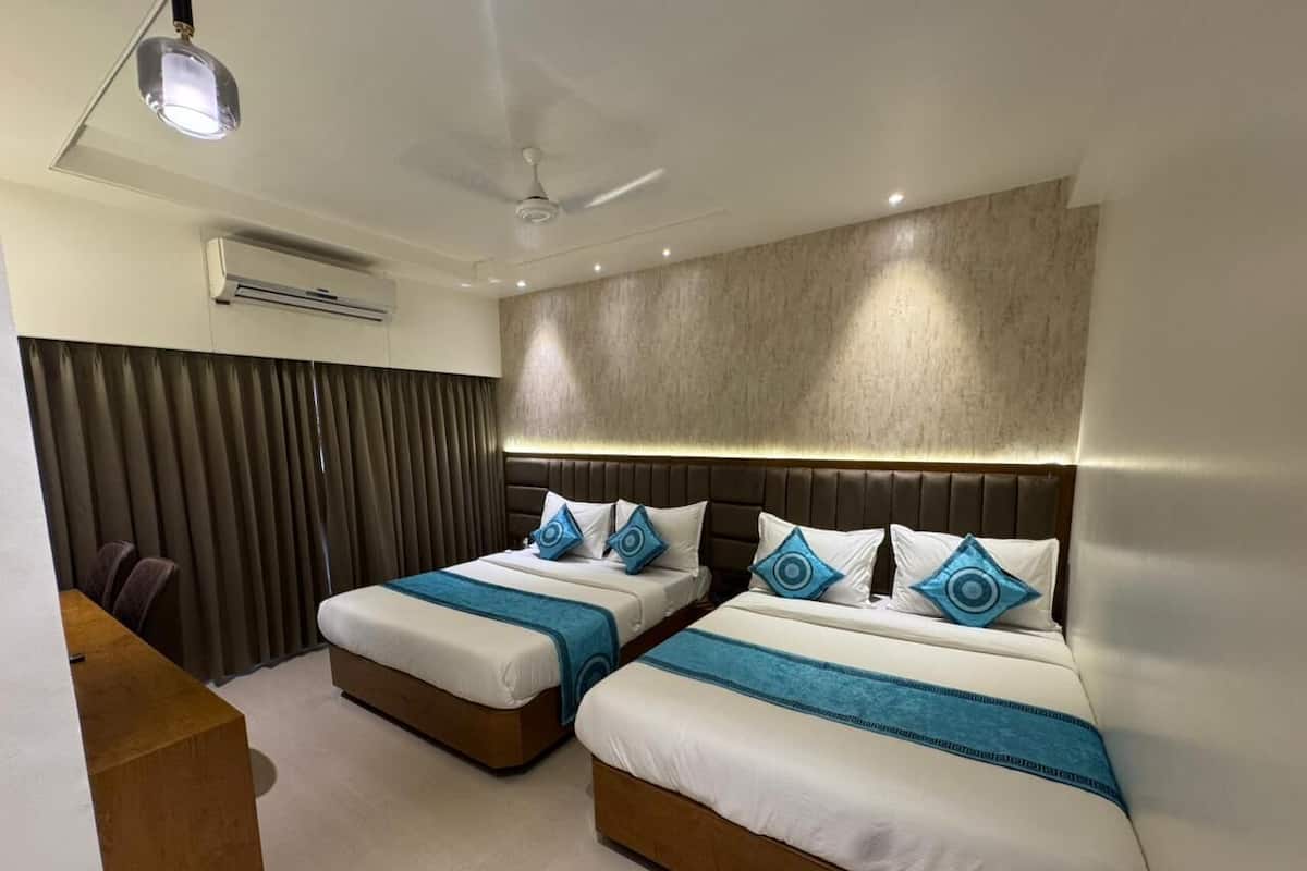 Family Quadruple Room, City View | Desk, free WiFi