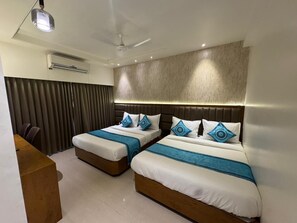 Family Quadruple Room, City View | Desk, free WiFi