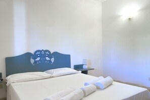 1 Schlafzimmer, Reisekinderbett