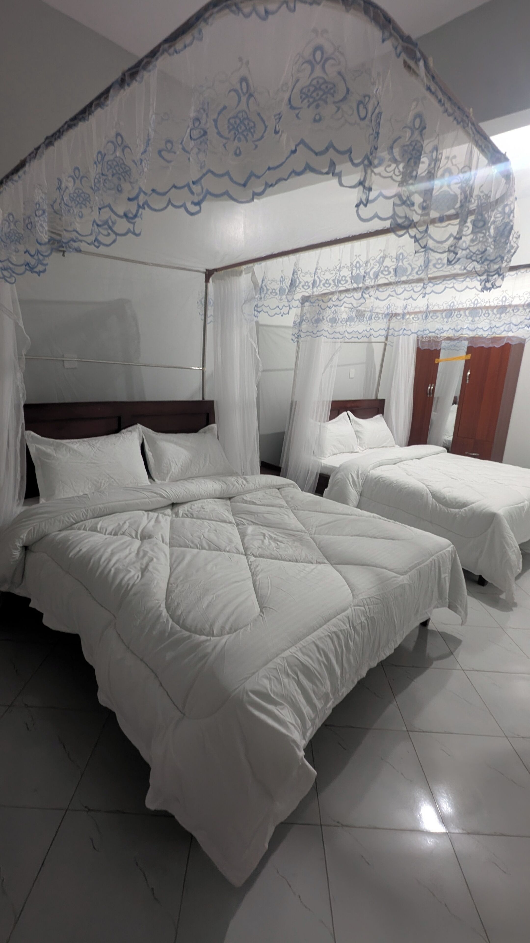 Chambre Confort Double ou avec lits jumeaux, vue jardin | Wi-Fi gratuit, draps fournis