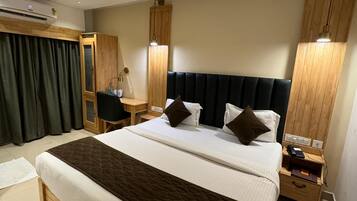 Schreibtisch, Bügeleisen/Bügelbrett, kostenloses WLAN