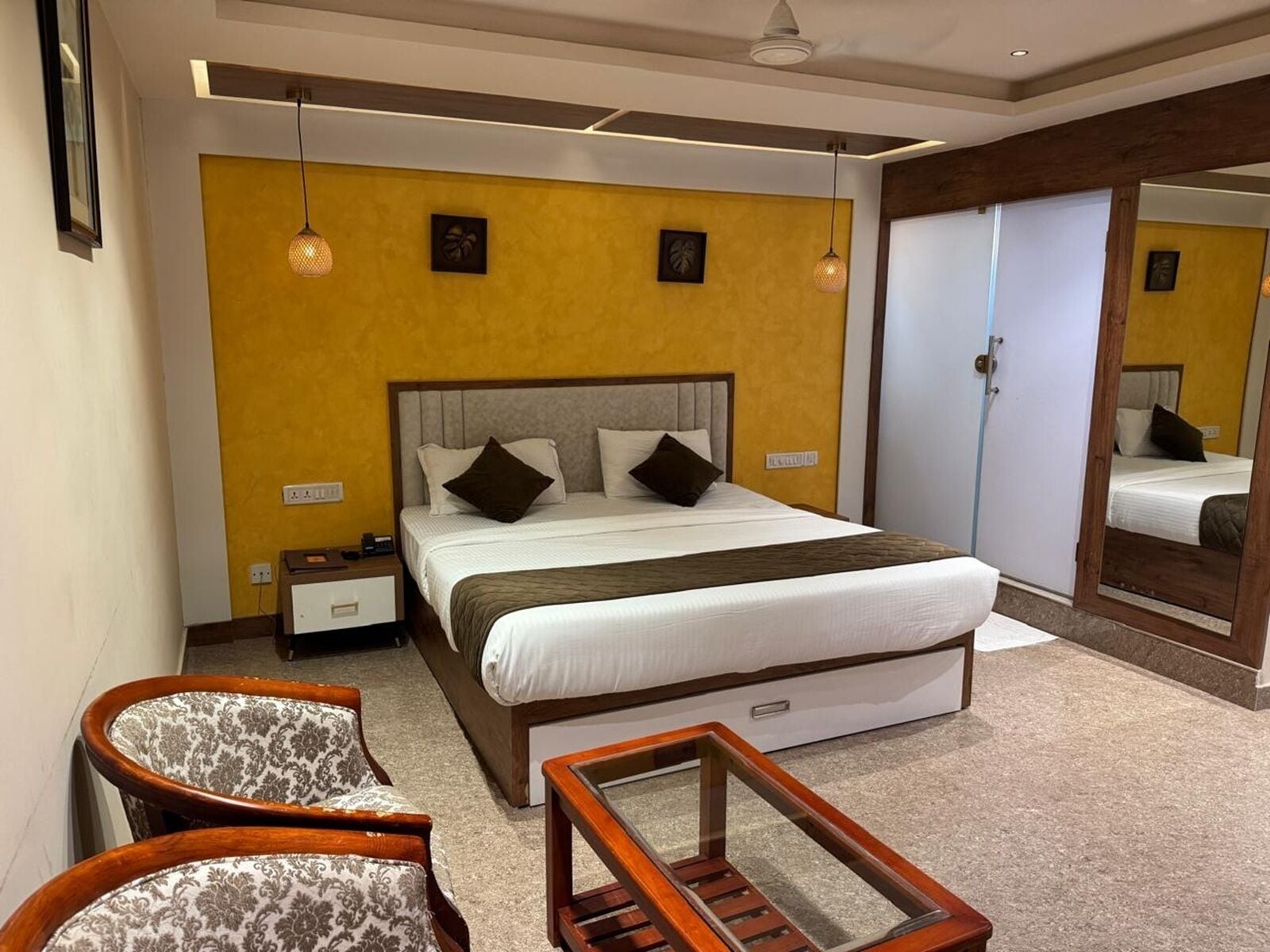 Bureau, fer et planche à repasser, Wi-Fi gratuit