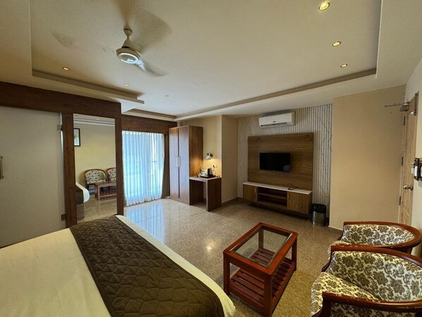 Desk, iron/ironing board, free WiFi - Ceylon Bake House Woodland Junction (Kanayannur)