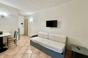 Interior - Characterful and spacious two-level apartment located on the first floor.On the first floor, there is a studio apartment of approximately 30 square meters with a 25 square meter covered veranda. It consists of a single room with a double bed and an equip (Porto Rotondo)