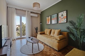 Comfort Apartment, City View | Living area