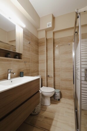 Comfort Apartment, City View | Bathroom