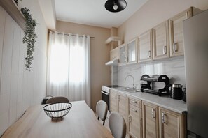 Comfort Apartment, City View | Private kitchen
