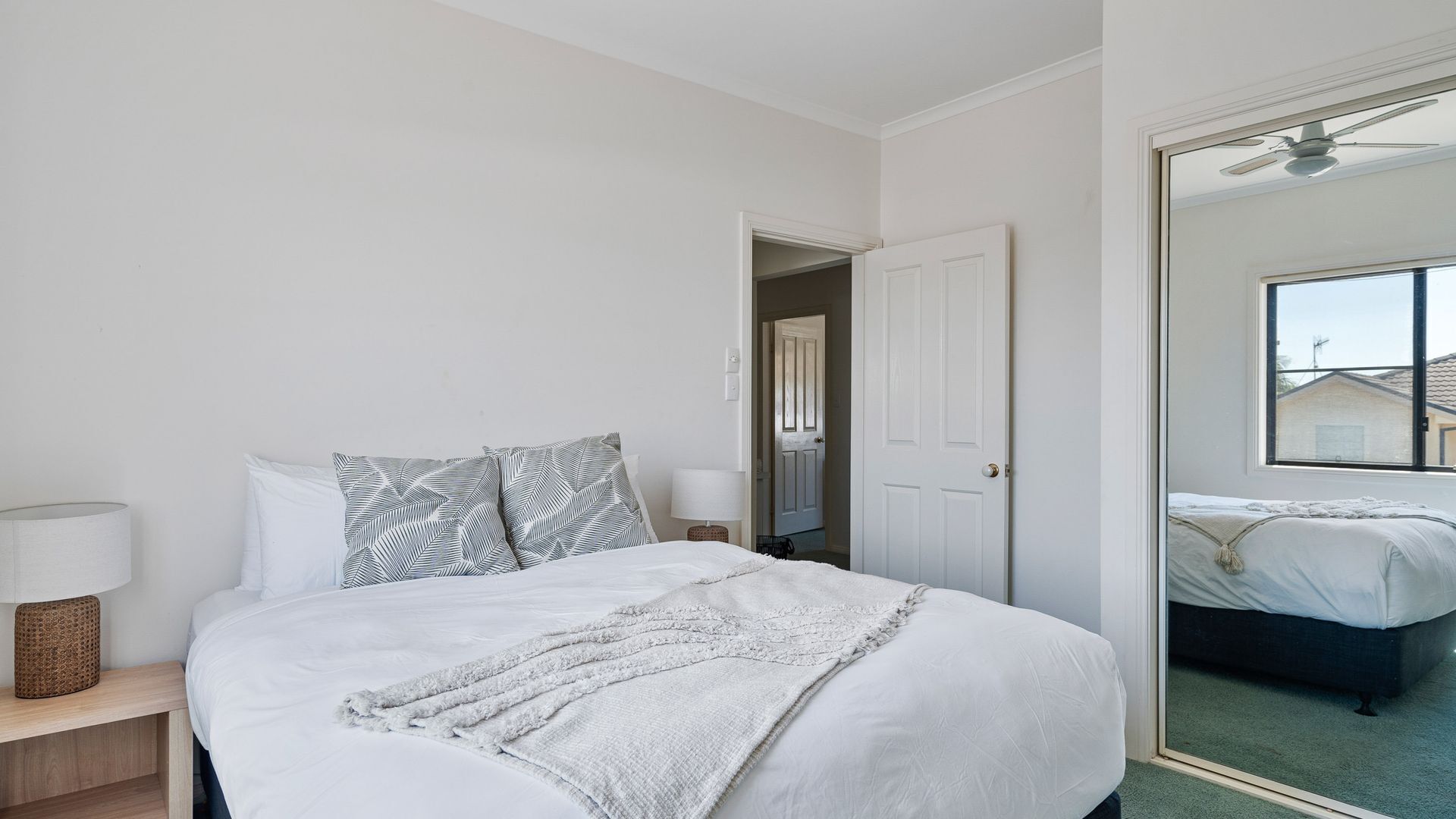 Bügeleisen/Bügelbrett, kostenloses WLAN, Bettwäsche