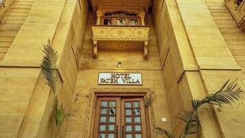 Façana frontal de l'allotjament