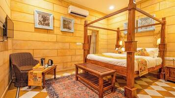 Habitació sènior, vistes al complex turístic | Wifi gratuïta