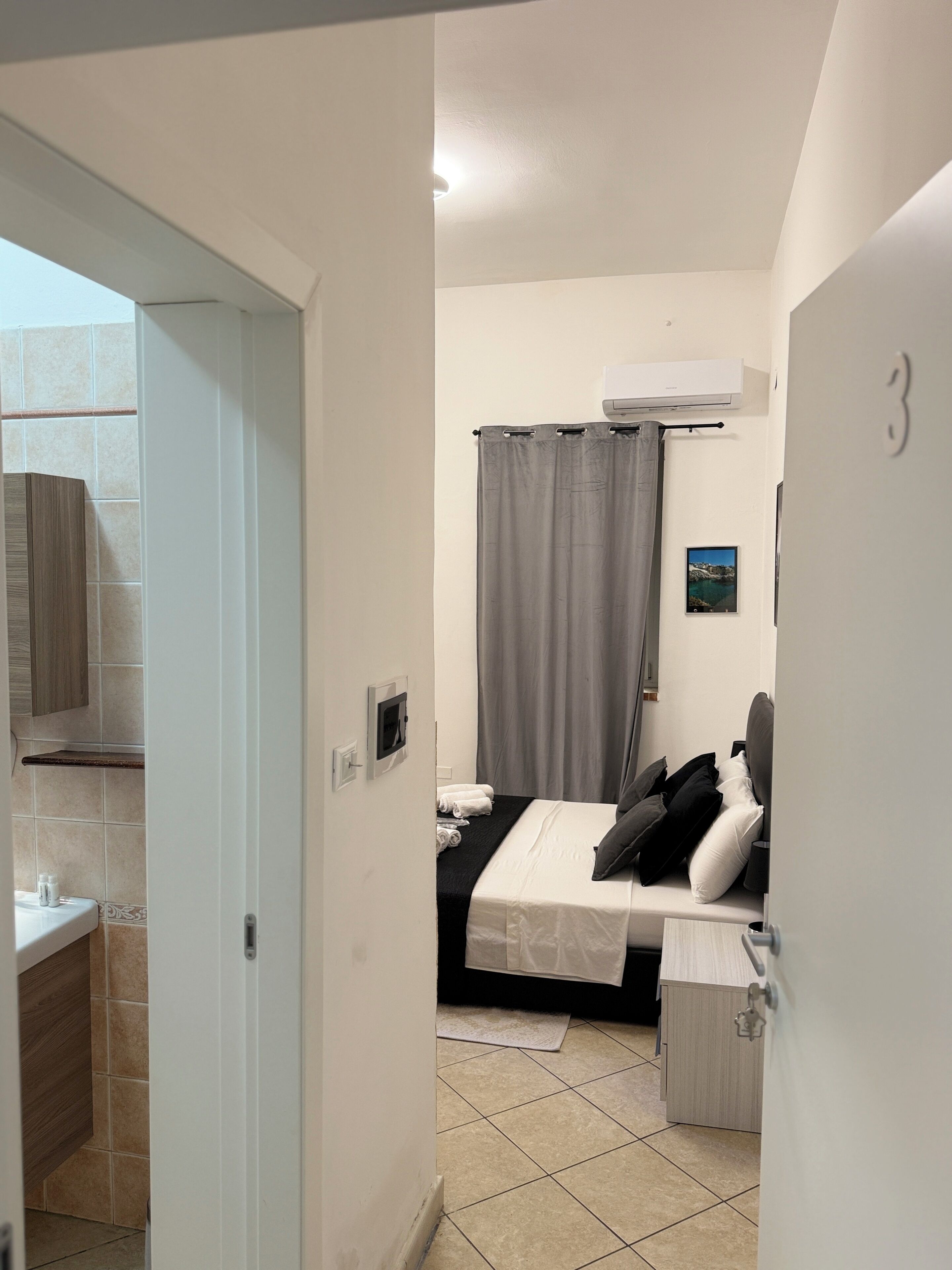 In-room safe, soundproofing, iron/ironing board, free WiFi