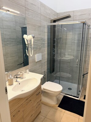 Comfort Double Room, Courtyard View | Bathroom | Slippers