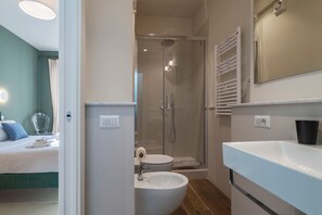 Shower, hair dryer, bidet, towels - ST PETER POSTCARD VIEW PENTHOUSE (Roma)