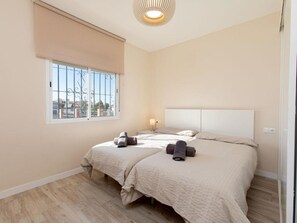 3 chambres, fer et planche à repasser, lit parapluie, Wi-Fi gratuit