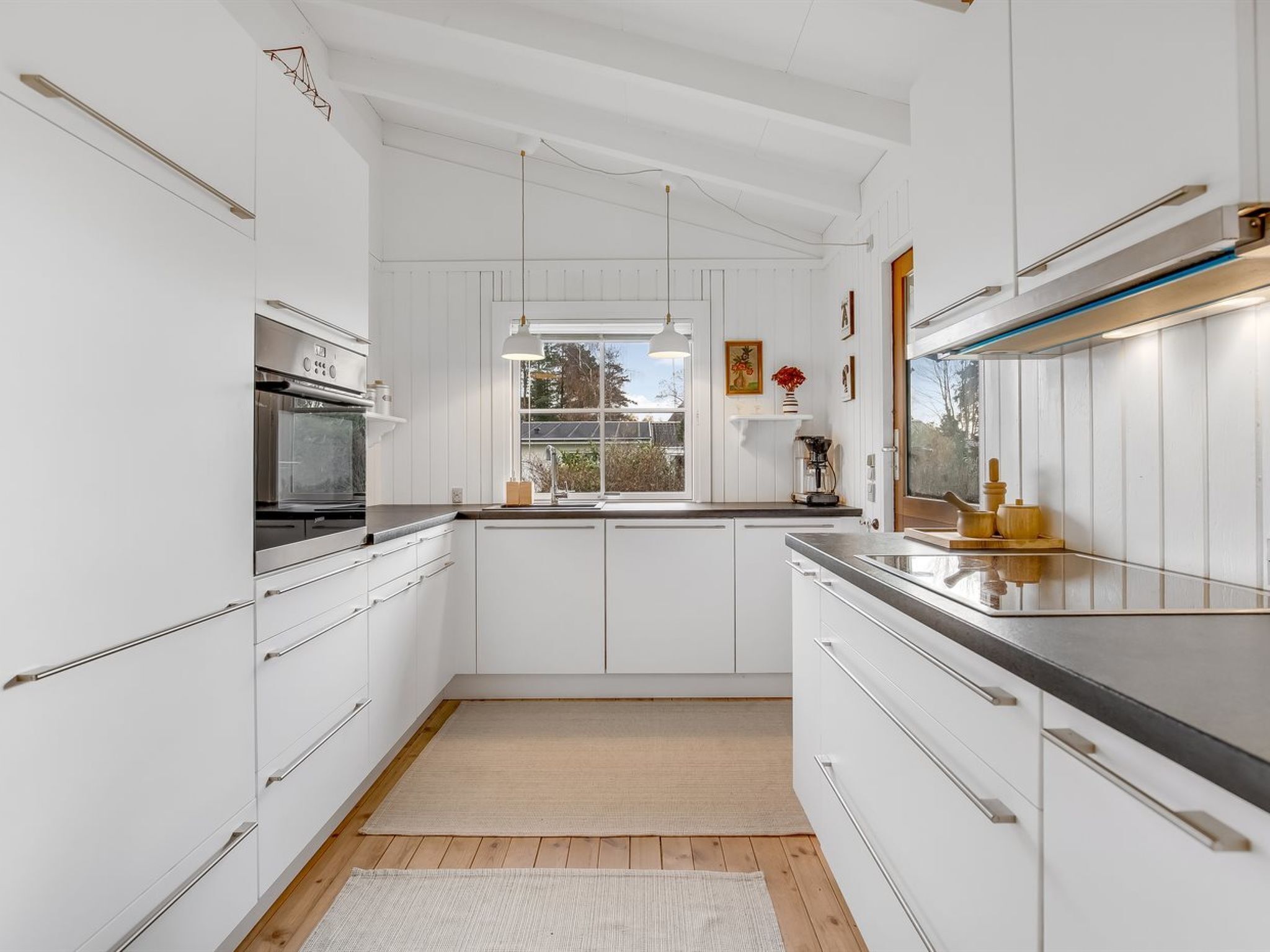 Fridge, microwave, dishwasher, cookware/dishes/utensils