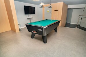 Games room - Budget Bright En-Suite Room in Central Coventry (Coventry)