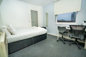 1 chambre, bureau, fer et planche à repasser, Wi-Fi