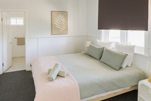 4 Schlafzimmer, Bügeleisen/Bügelbrett, kostenloses WLAN, Bettwäsche