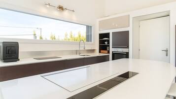 Micro-ondes, four, plaque de cuisson, lave-vaisselle