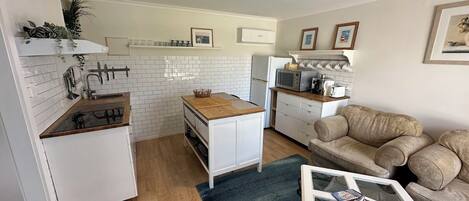 Micro-ondes, four, plaque de cuisson, lave-vaisselle