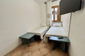 2 bedrooms, travel cot