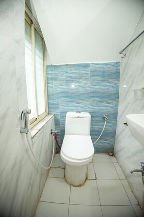 غرفة مزدوجة | حمام | تجهيزات دش، مناشف، صابون