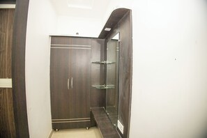 Single Room | Free WiFi - Sri Residency (Ujjain)
