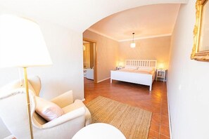 In-room safe, free WiFi