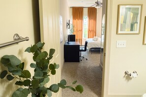 デスク、WiFi (無料)