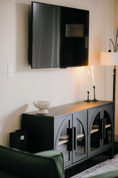 Downtown Loft • Balcony • King Bed • Stylish Stay