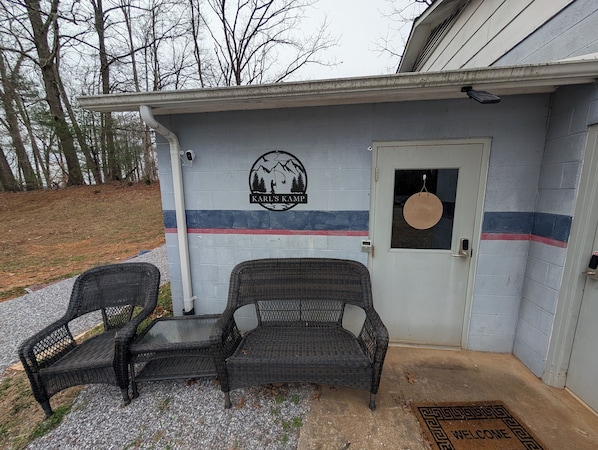 Unclassified image, 1 of 7, button - Cozy studio in soothing Roaring River with refreshing AC (Roaring River)