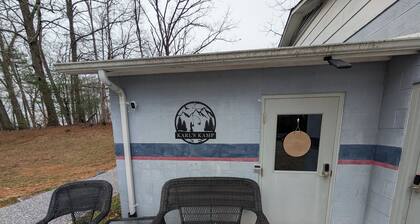 Cozy studio in soothing Roaring River with refreshing AC