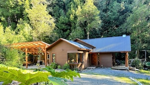 Exterior - Enjoyed and comfortable cabin 15 min from Playa Coñaripe, 5 min from hot springs and waterfalls. (panguipulli)