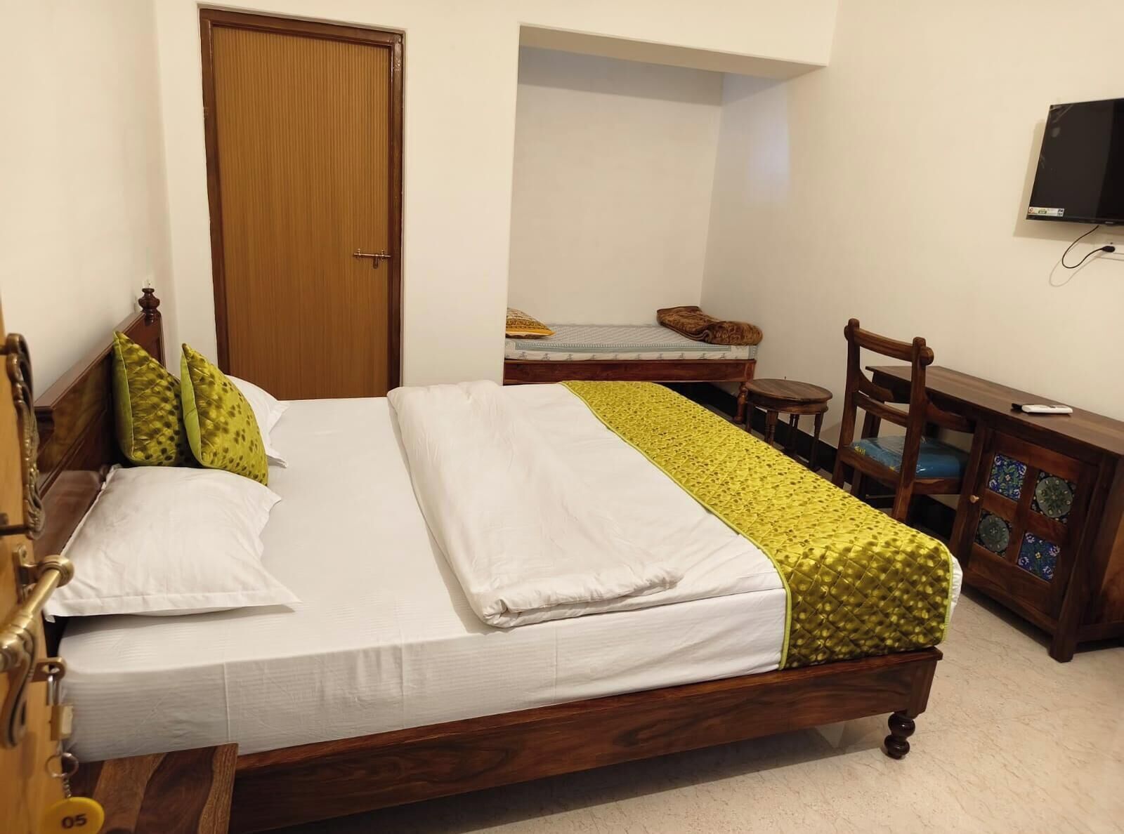 Standard Double Room, City View | Desk, soundproofing, free WiFi