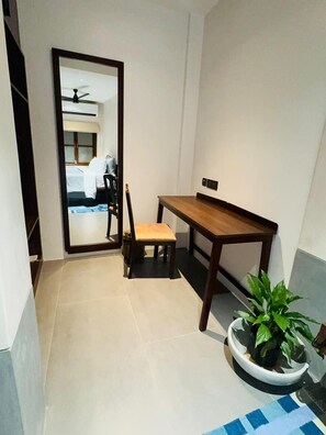 Studio | In-room safe, blackout drapes, iron/ironing board, free WiFi