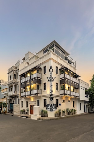 Vista frontal de la propiedad