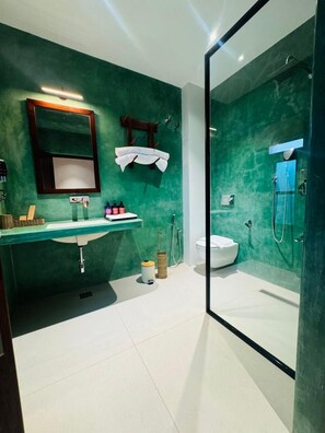 Studio Suite, Balcony, City View | Bathroom | Free toiletries, hair dryer, slippers, towels