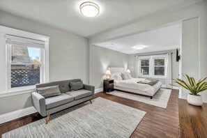 3 chambres, fer et planche à repasser, lit parapluie, draps fournis