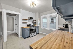 冰箱、微波炉、烤箱、炉灶