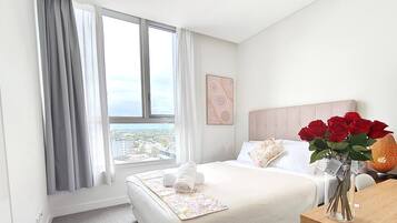 Bureau, fer et planche Ă repasser, Wi-Fi, draps fournis