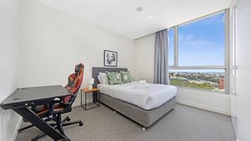 Desk, iron/ironing board, WiFi, bed sheets