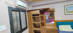 Deluxe Apartment, Air conditioning | Desk, laptop workspace, rollaway beds, free WiFi