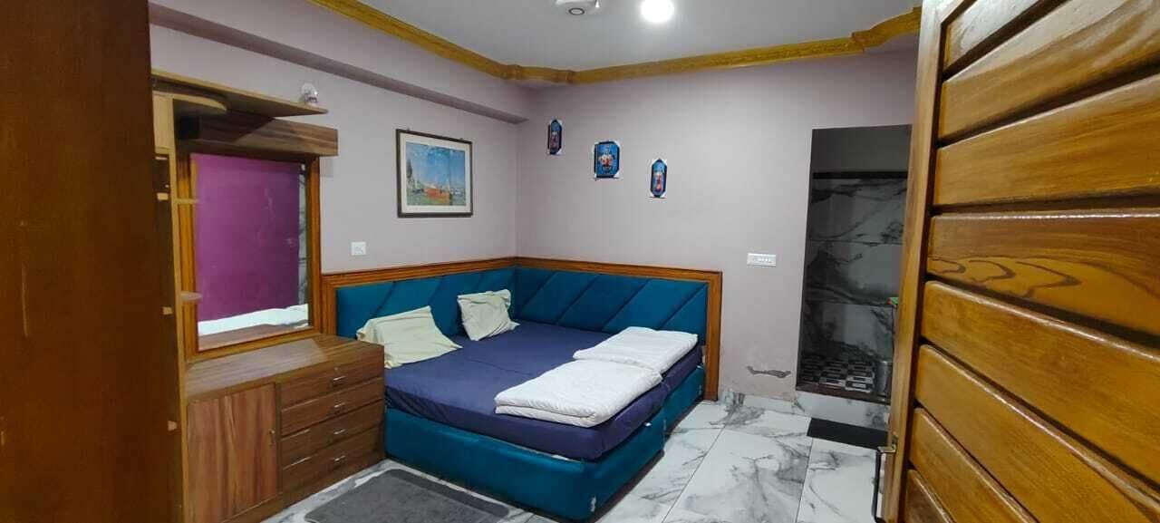 Desk, laptop workspace, rollaway beds, free WiFi